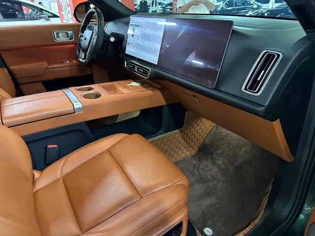 Li Auto L9 — Фото автомобиля 11