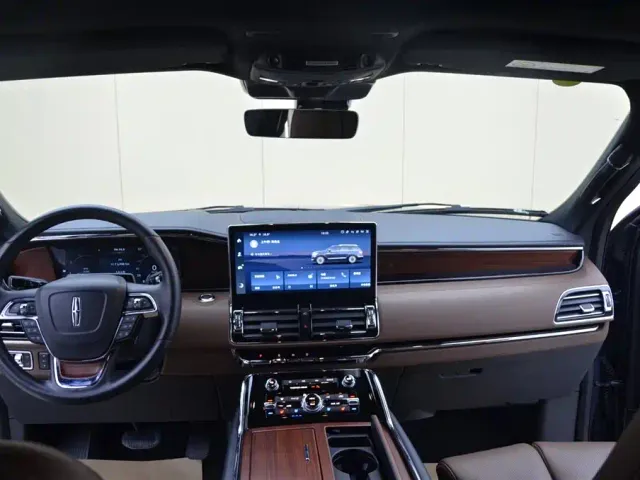 Lincoln Navigator — Фото автомобиля 13