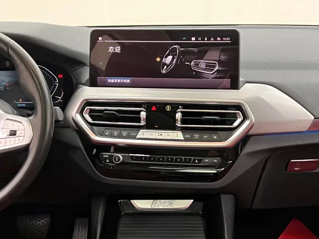 BMW iX3 — Фото автомобиля 24