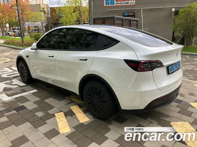Tesla Model Y — Фото автомобиля 6