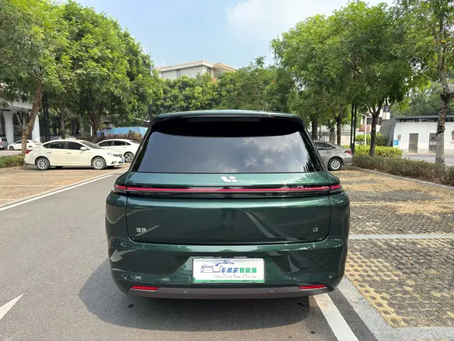 Li Auto L8 — Фото автомобиля 7