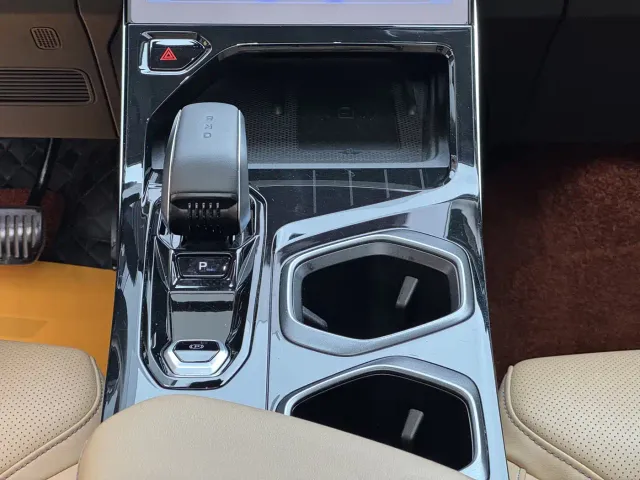 Geely Boyue L — Фото автомобиля 12