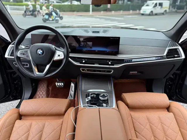 BMW X7 — Фото автомобиля 4