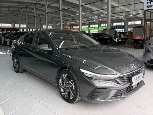 Hyundai Elantra — Фото автомобиля 3