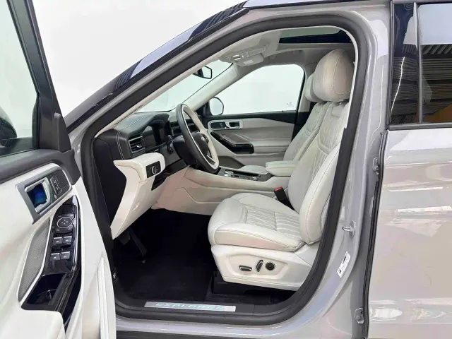 Ford Explorer — Фото автомобиля 10