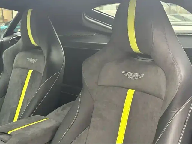 Aston Martin V8 Vantage — Фото автомобиля 10