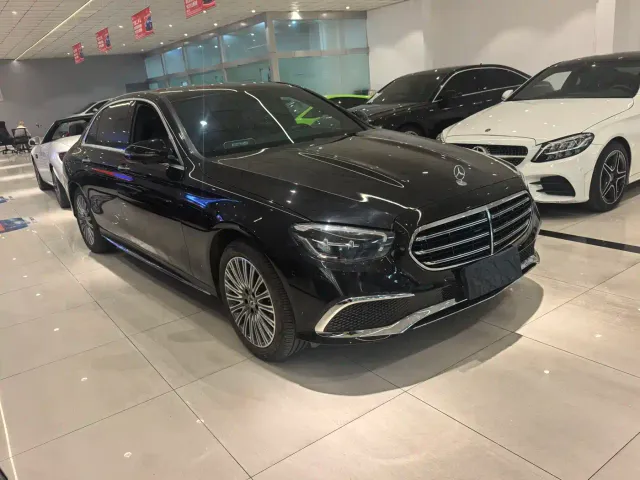Mercedes-Benz E-Class — Фото автомобиля 3