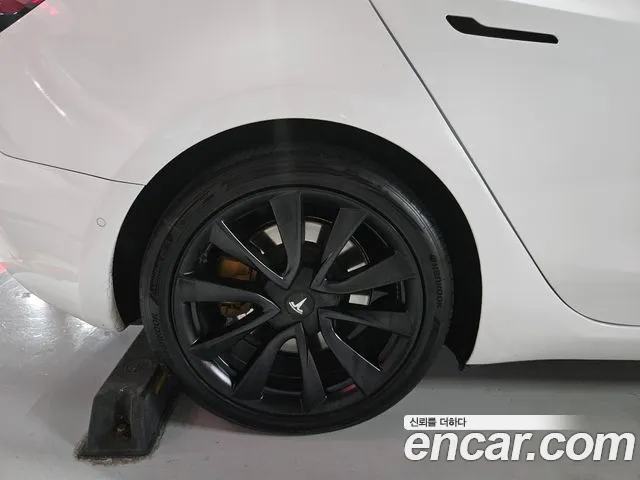 Tesla Model 3 — Фото автомобиля 20