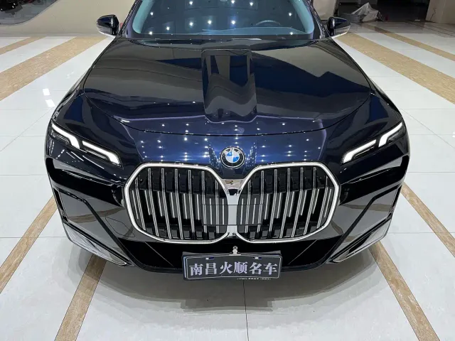 BMW 7 Series — Фото автомобиля 3