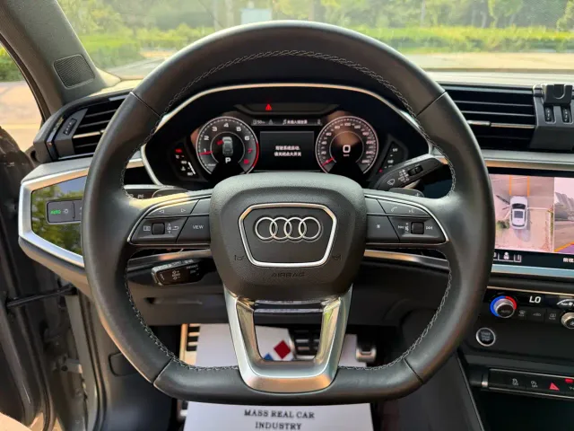 Audi Q3 — Фото автомобиля 10