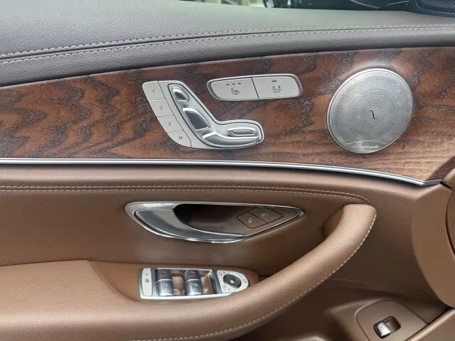 Mercedes-Benz E-Class — Фото автомобиля 11