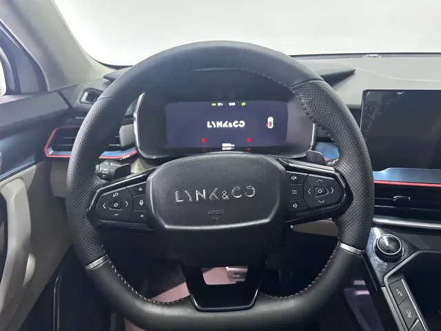 Lynk & Co Lynk & Co 06 2020 1.5T Halo — Фото автомобиля 4