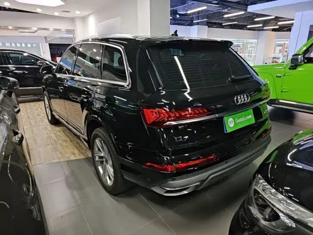 Audi Q7 — Фото автомобиля 4