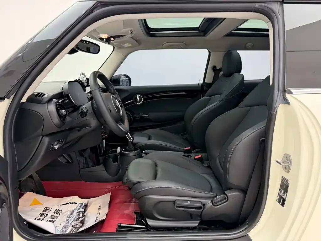 MINI MINI 2022 Facelift 1.5T COOPER Classic — Фото автомобиля 17