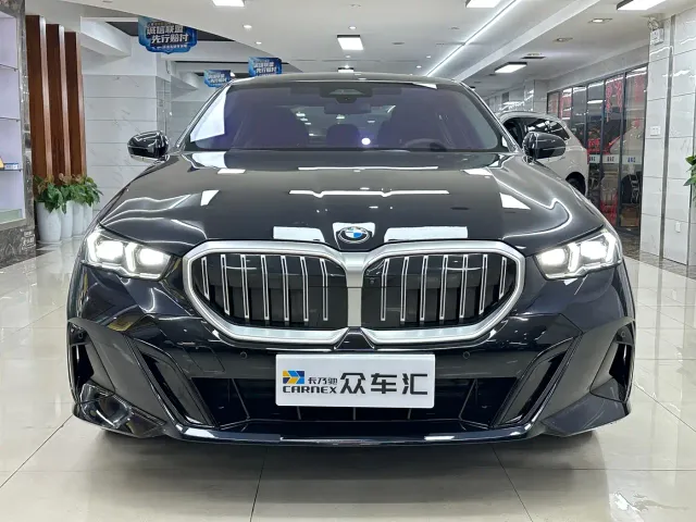 BMW 5 Series — Фото автомобиля 2