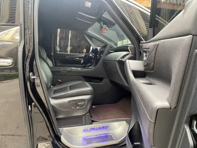 Toyota Alphard — Фото автомобиля 9