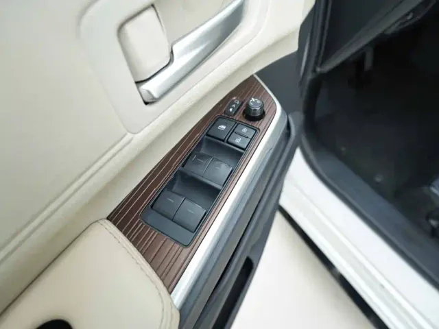 Toyota Sienna — Фото автомобиля 11