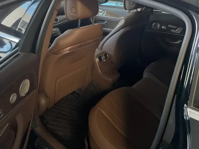 Mercedes-Benz E-Class — Фото автомобиля 6