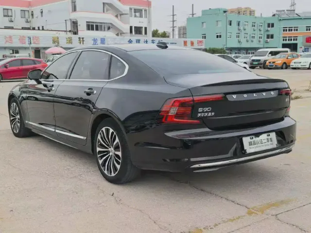 Volvo S90 — Фото автомобиля 4