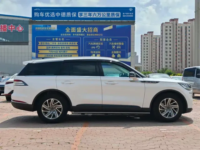 Lincoln Aviator — Фото автомобиля 9