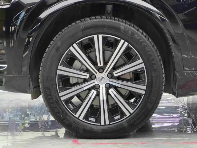 Volvo XC90 — Фото автомобиля 4