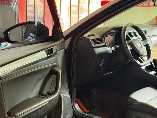 Skoda Superb — Фото автомобиля 11