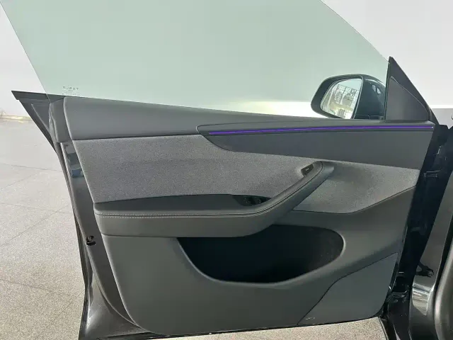 Tesla Model Y — Фото автомобиля 29
