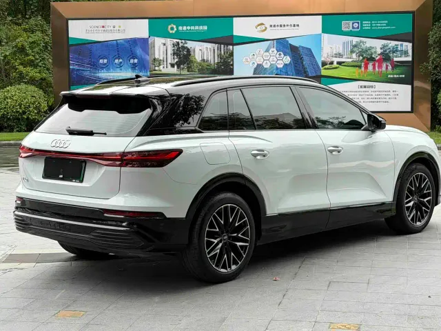 Audi Audi Q5 e-tron 2022 40 e-tron Starlight Edition Mecha Suit Sun Chaser Version — Фото автомобиля 5