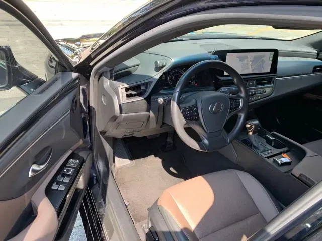Lexus ES — Фото автомобиля 2