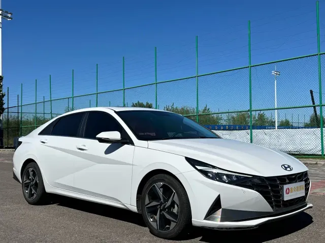 Hyundai Elantra — Фото автомобиля 3