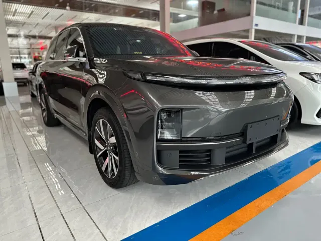 Li Auto L8 — Фото автомобиля 3