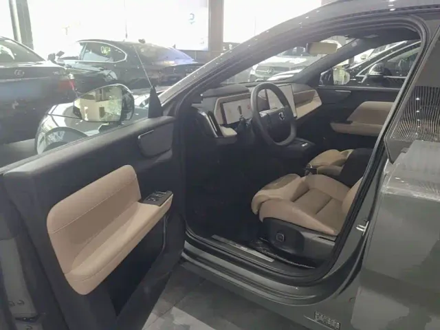 Volvo Volvo XC70 Plug-in Hybrid 2025 High-end Version — Фото автомобиля 15