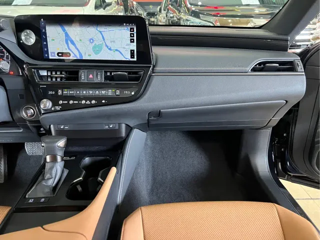 Lexus ES — Фото автомобиля 14