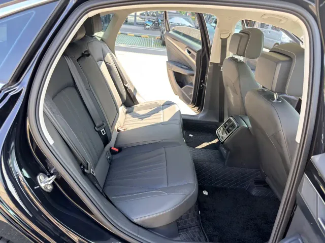 Volkswagen Passat — Фото автомобиля 14