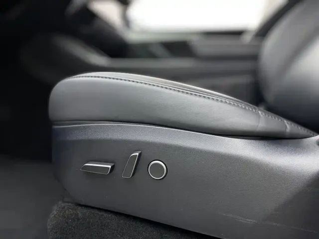 Tesla Model Y — Фото автомобиля 25