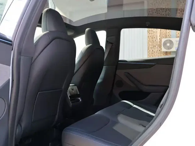 Tesla Model Y — Фото автомобиля 7