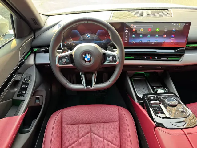 BMW 5 Series — Фото автомобиля 14