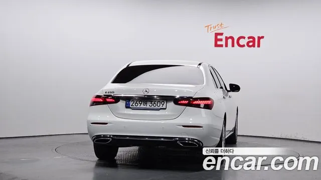 Mercedes-Benz E-Class — Фото автомобиля 4