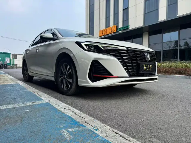 Changan Eado — Фото автомобиля 3