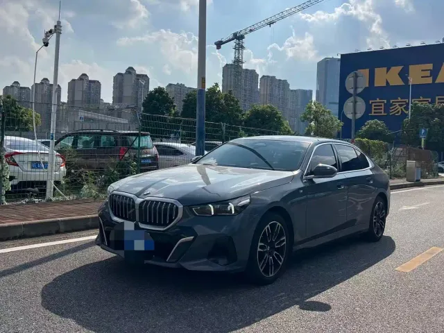 Фотография автомобиля — BMW 5 Series