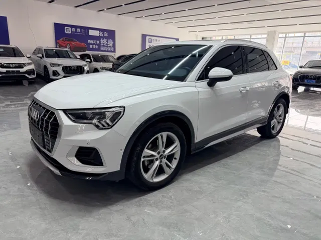 Фотография автомобиля — Audi Q3