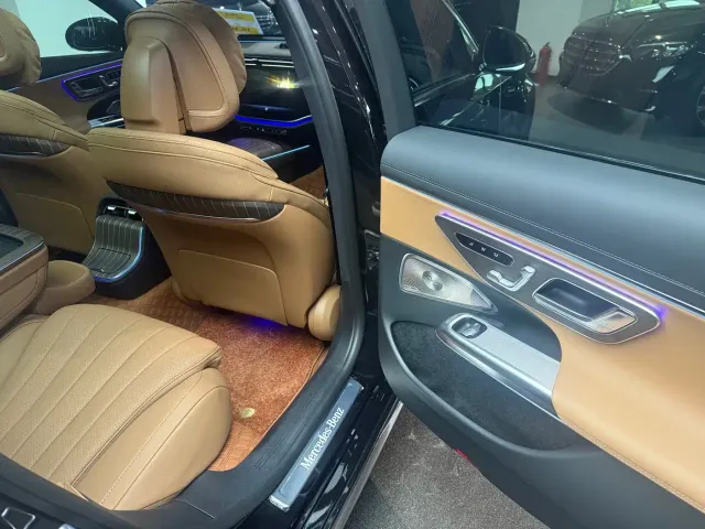 Mercedes-Benz E-Class — Фото автомобиля 5