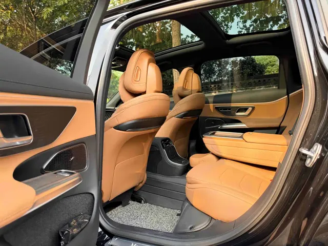 Mercedes-Benz E-Class — Фото автомобиля 7