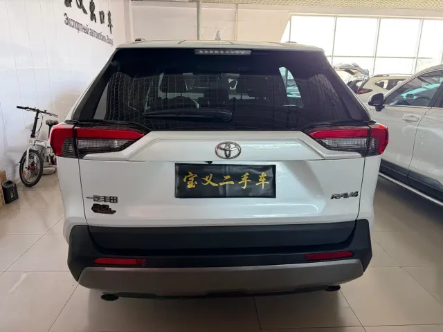 Toyota RAV4 — Фото автомобиля 5