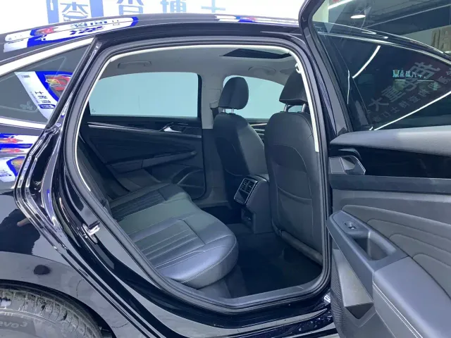 Volkswagen Passat — Фото автомобиля 17