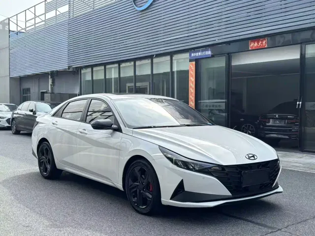 Hyundai Elantra — Фото автомобиля 4