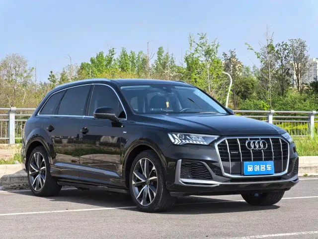 Audi Q7 — Фото автомобиля 3