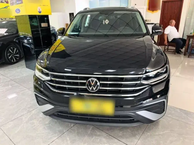 Volkswagen Tiguan L — Фото автомобиля 2