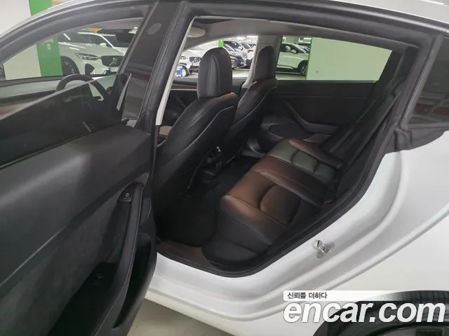 Tesla Model 3 — Фото автомобиля 9