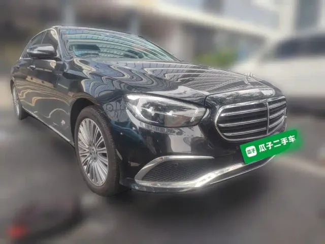 Mercedes-Benz E-Class — Фото автомобиля 23